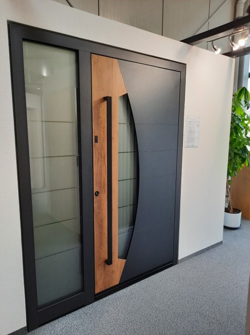 Türmodelle in der Ausstellung von MBL – Müller Bauelemente